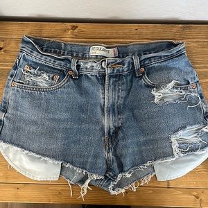 LEVI SHORT SHORTS